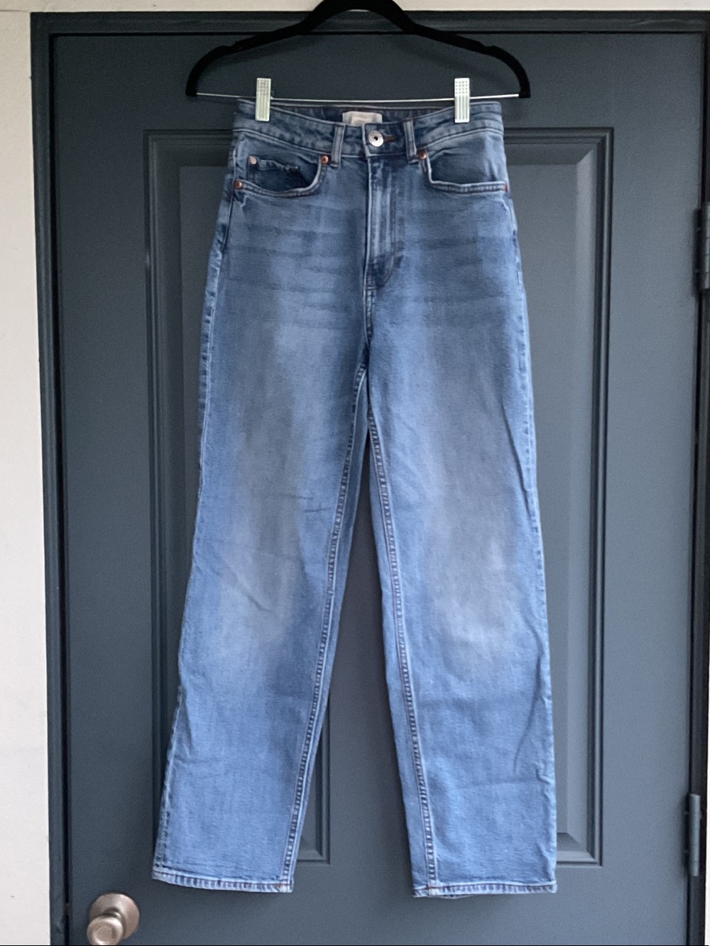 H&M Women's Straight Leg Jeans in Medium Blue Wash, Size 4